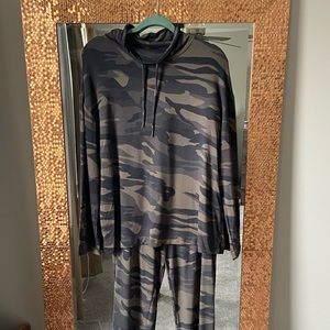 Tahari Jogger Set - NEVER WORN